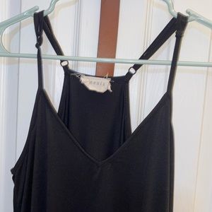 Black ruffle bottom tank